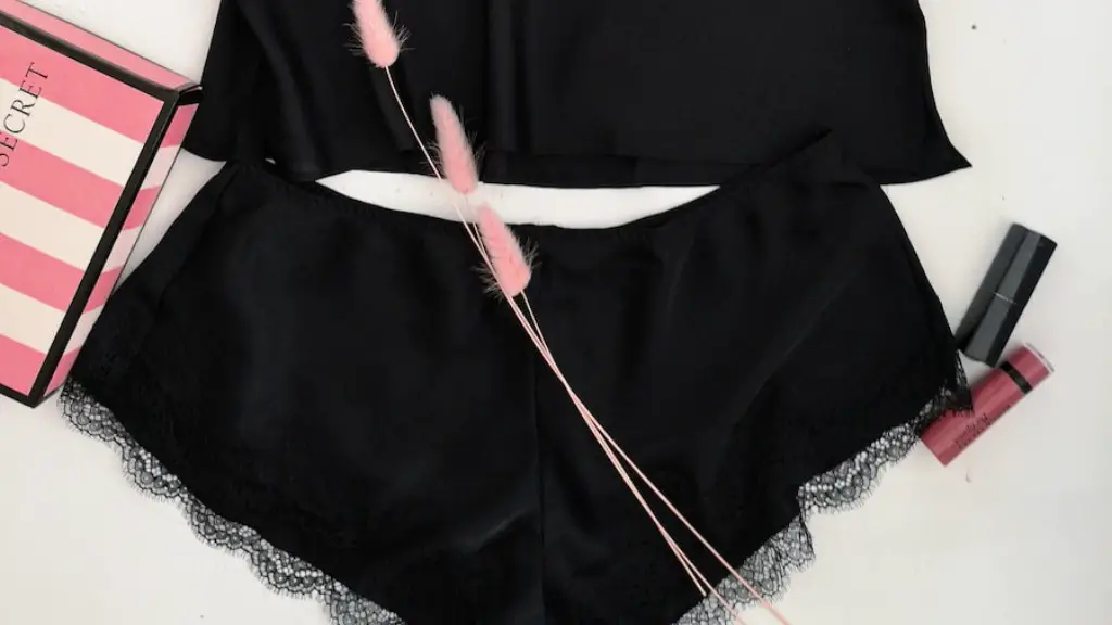 What kind of women play lingerie foot?