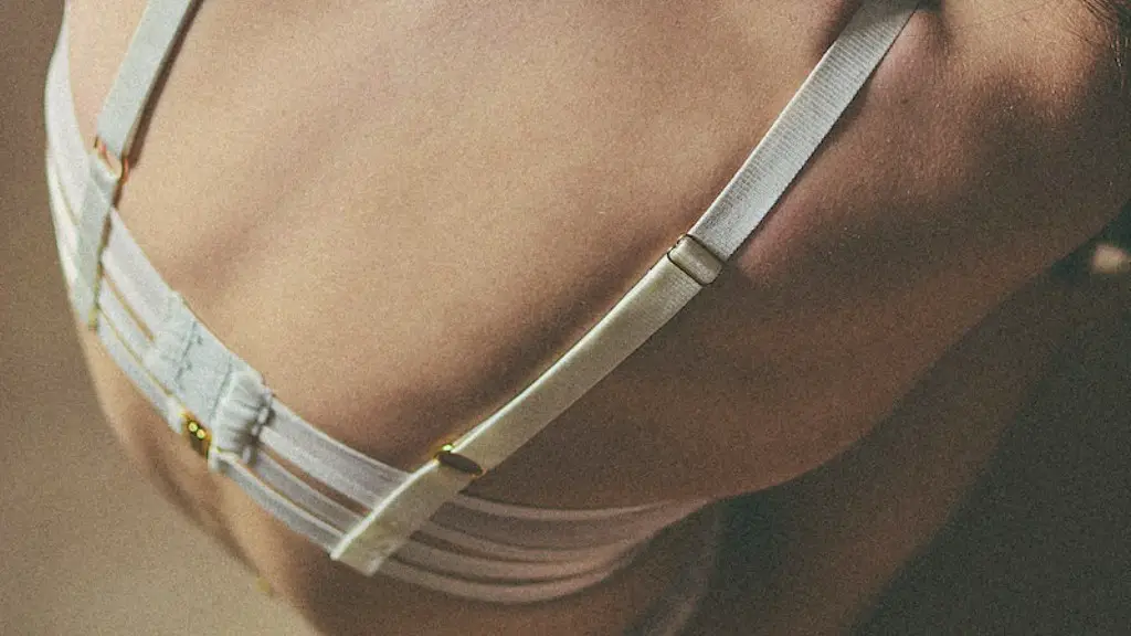 How to take a lingerie selfie?