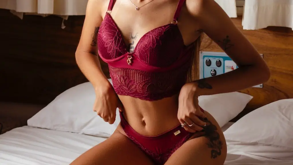 Should i wear lingerie on a first date?