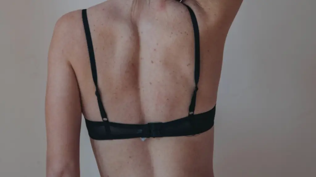 How to use suspenders lingerie?